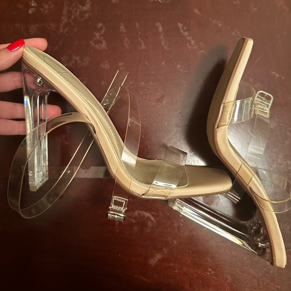 I used it once and the scratch happened in luggage.Cant wear high heels anymore. - Picture 3 of 8